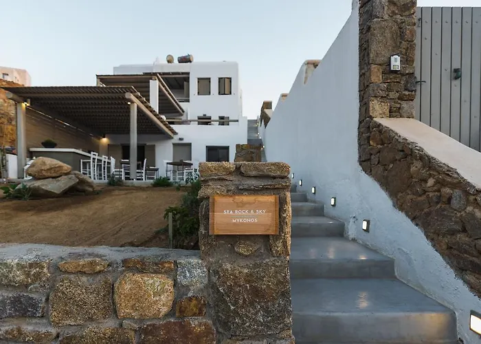 מלון דירות Sea Rock & Sky Private Merchia Beach