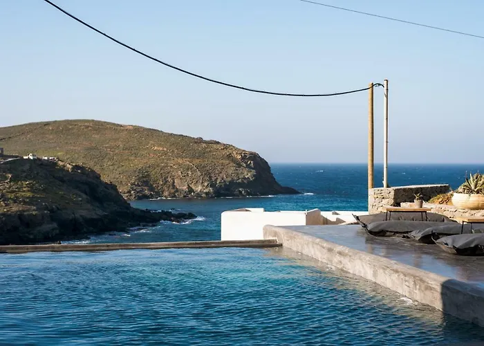 Sea Rock And Sky Private Aparthotel