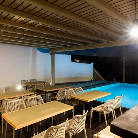 Sea Rock & Sky Private 아파트호텔 Merchia Beach